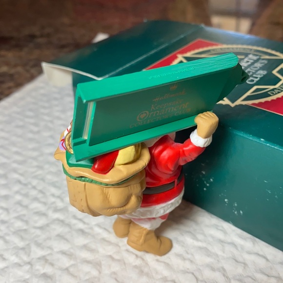 Vintage 1989 “Visit From Santa” Hallmark Collector’s Club Members Ornament w/Box - Picture 7 of 13